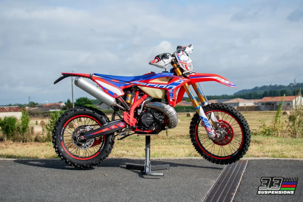 Photos amenant sur la publications Facebook comportant une moto Beta préparé par Fabrice.